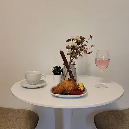 Modern * بوخارست
